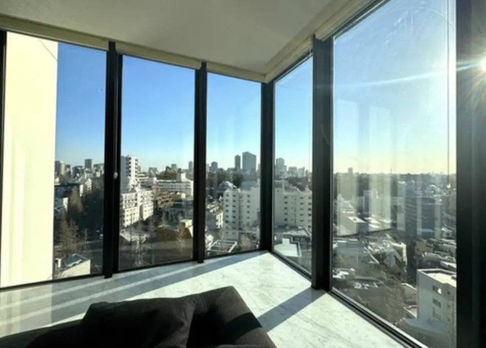 Shirokanedai 10 min Corner Unit 3 Bedroom Apartment