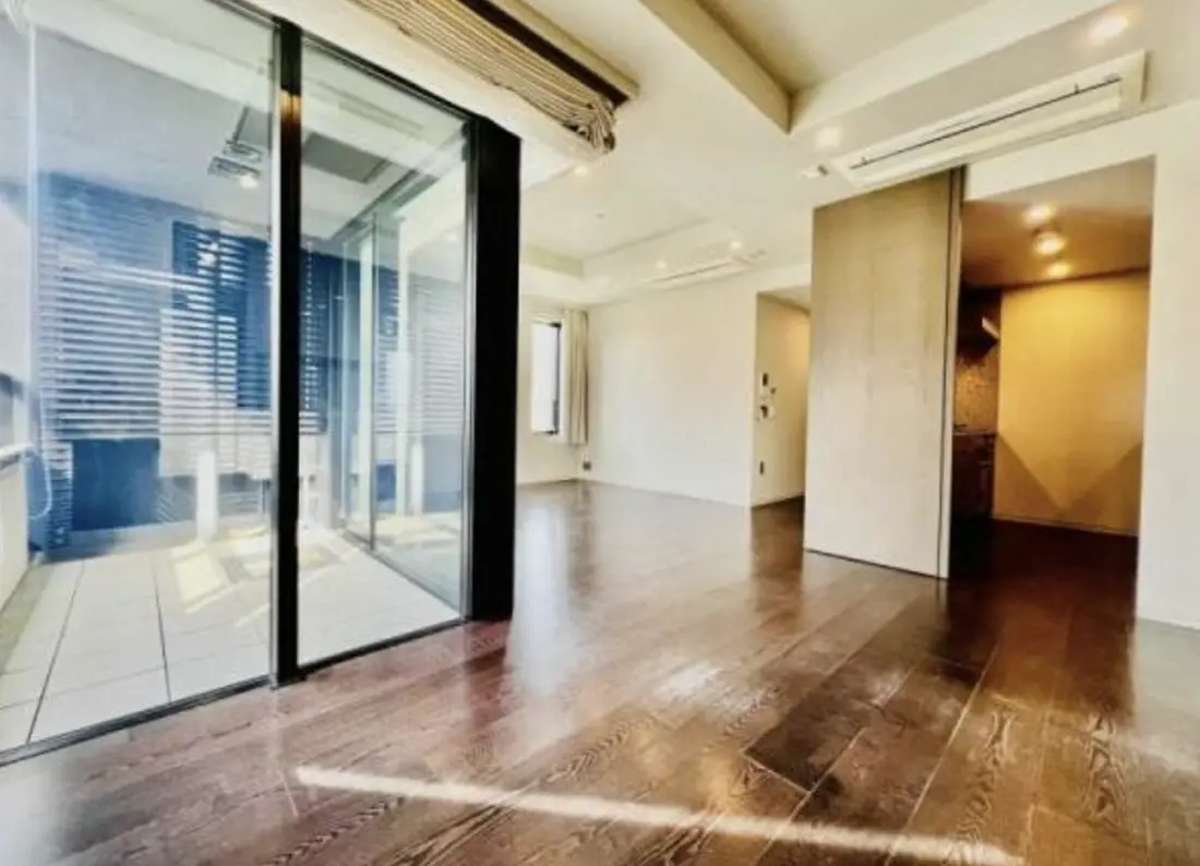 Hiroo 3 min Renovated 2 Bedroom Apartment