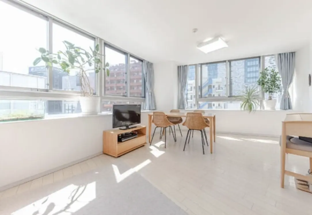 Higashishinjuku 1 min Renovated 2 Bedroom Apartment