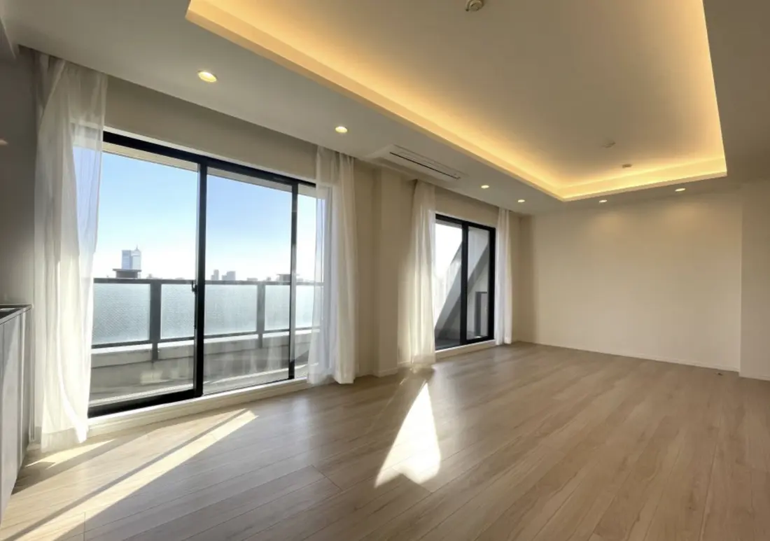 Yoga 19 min Pent House Roof Balcony Renovated 3 Bedroom Apartment