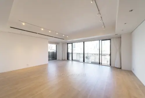 Ebisu/ Hiroo Vintage 3 Bedroom Apartment with Roof Balcony
