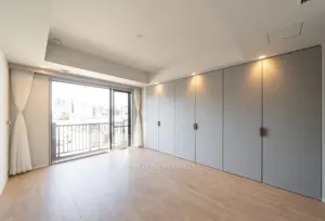 Ebisu/ Hiroo Vintage 3 Bedroom Apartment with Roof Balcony — 2