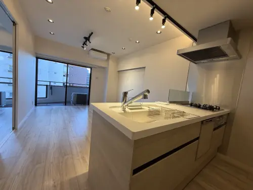 Shibuya 13 min / Shinsen 7 min Designer renovated 3 Bedroom Apartment